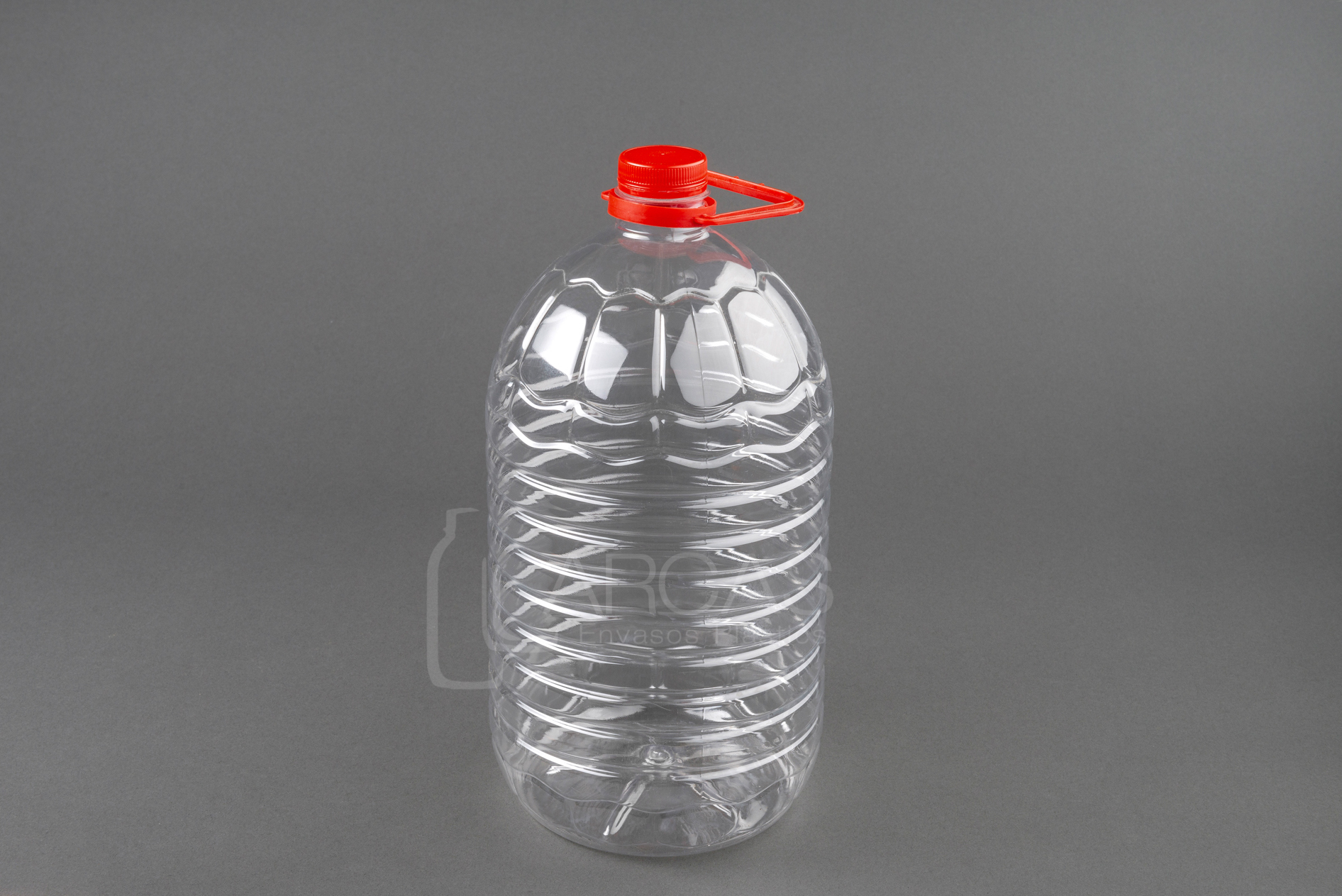 Fabricación de Garrafa 5 litros PET transparente cil asa cuello ROJA