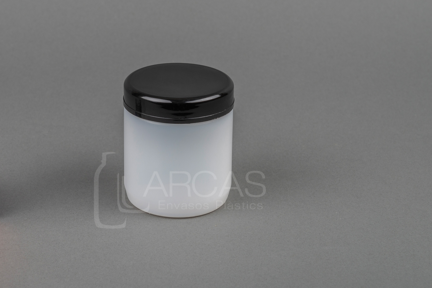 Fabricación de Tarro rosca 250cc HDPE natural- Tapa negra + Obturador
