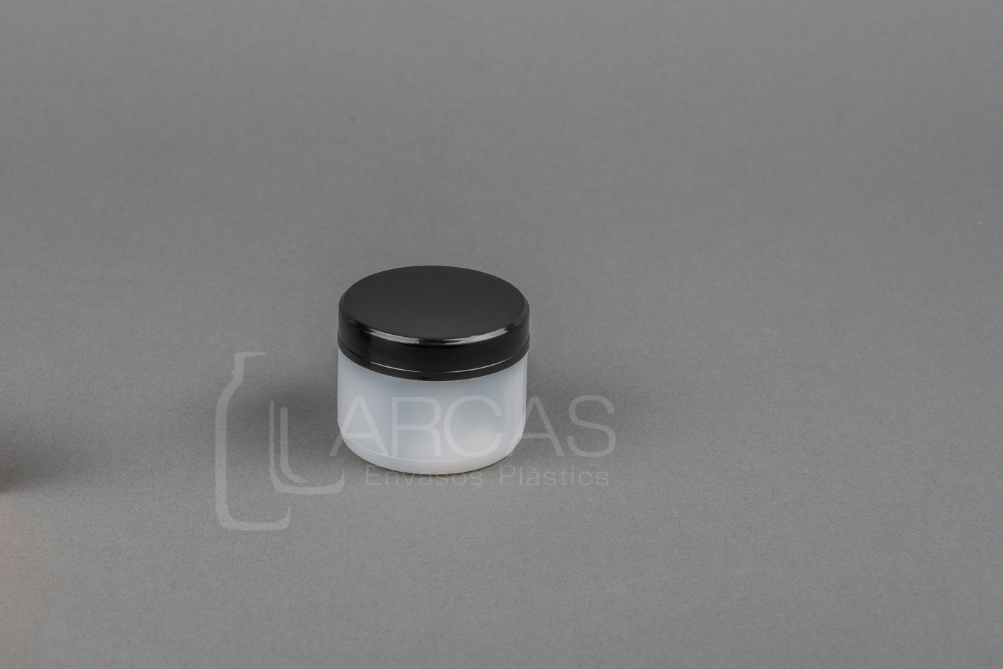 Fabricación de Tarro rosca 60cc HDPE natural- Tapa negra + Obturador